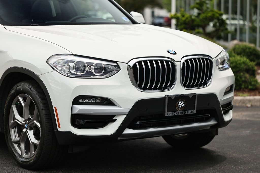 Used 2020 Alpine White BMW xDrive30i image 2