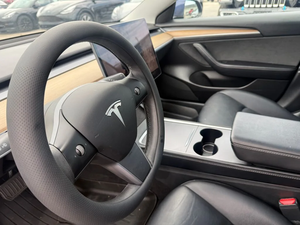 Used 2022  Tesla Base image 39