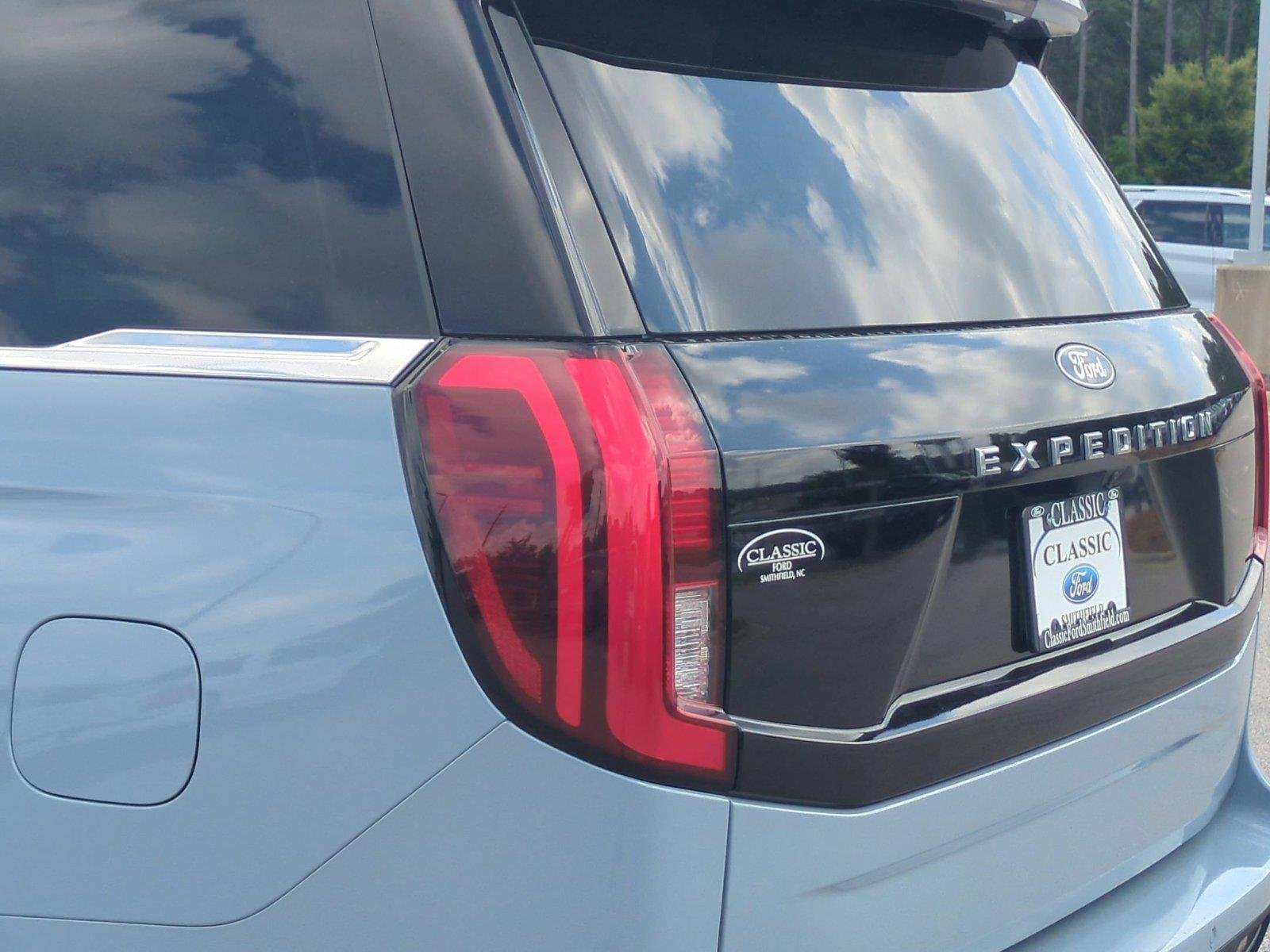 New 2027 Glacier Gray Metallic Tri-Coat Ford Active image 12