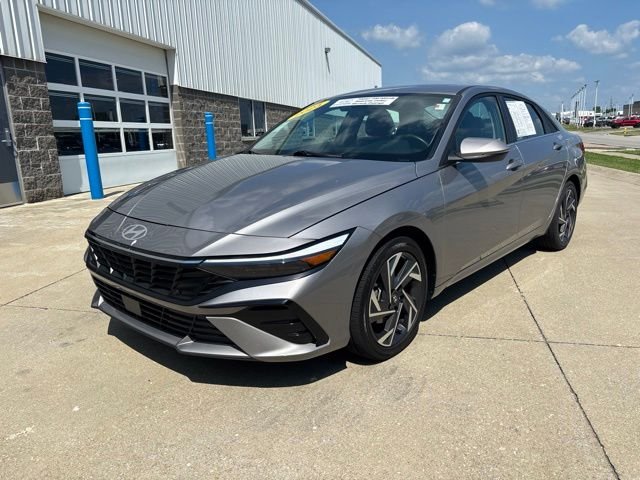 2025 Hyundai Elantra Limited - Photo 4