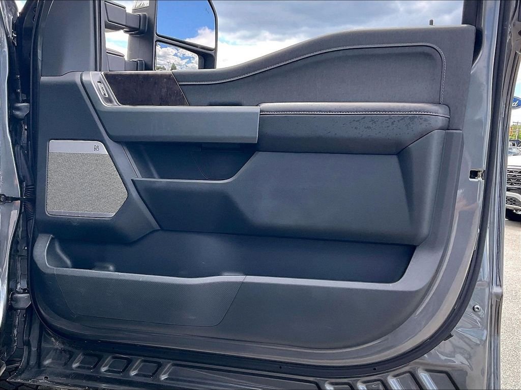 Used 2023 Carbonized Gray Metallic Ford Lariat image 11