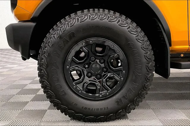 Used 2022 Cyber Orange Metallic Tricoat Ford Wildtrak image 9