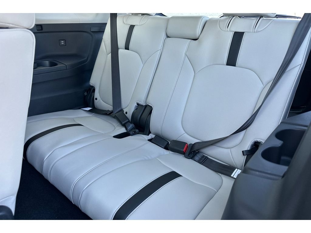 New 2026 Platinum White Pearl Honda Touring image 18