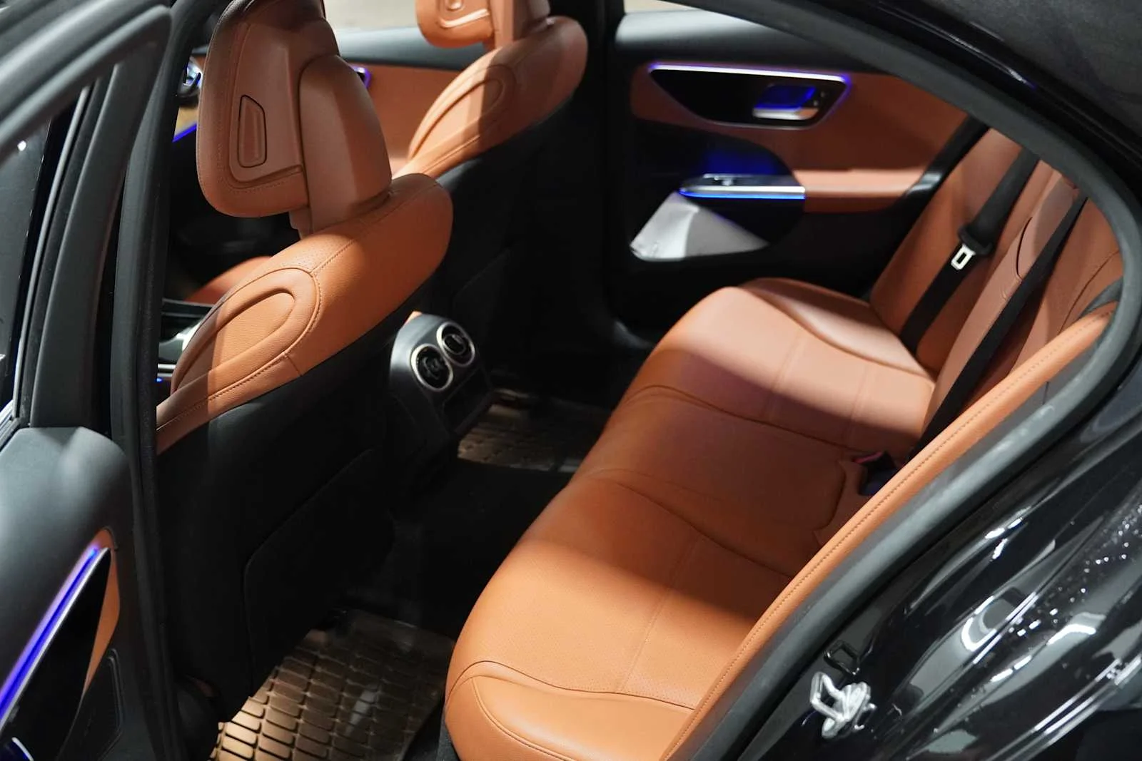 Used 2022 Obsidian Black Metallic Mercedes-Benz C 300 image 17