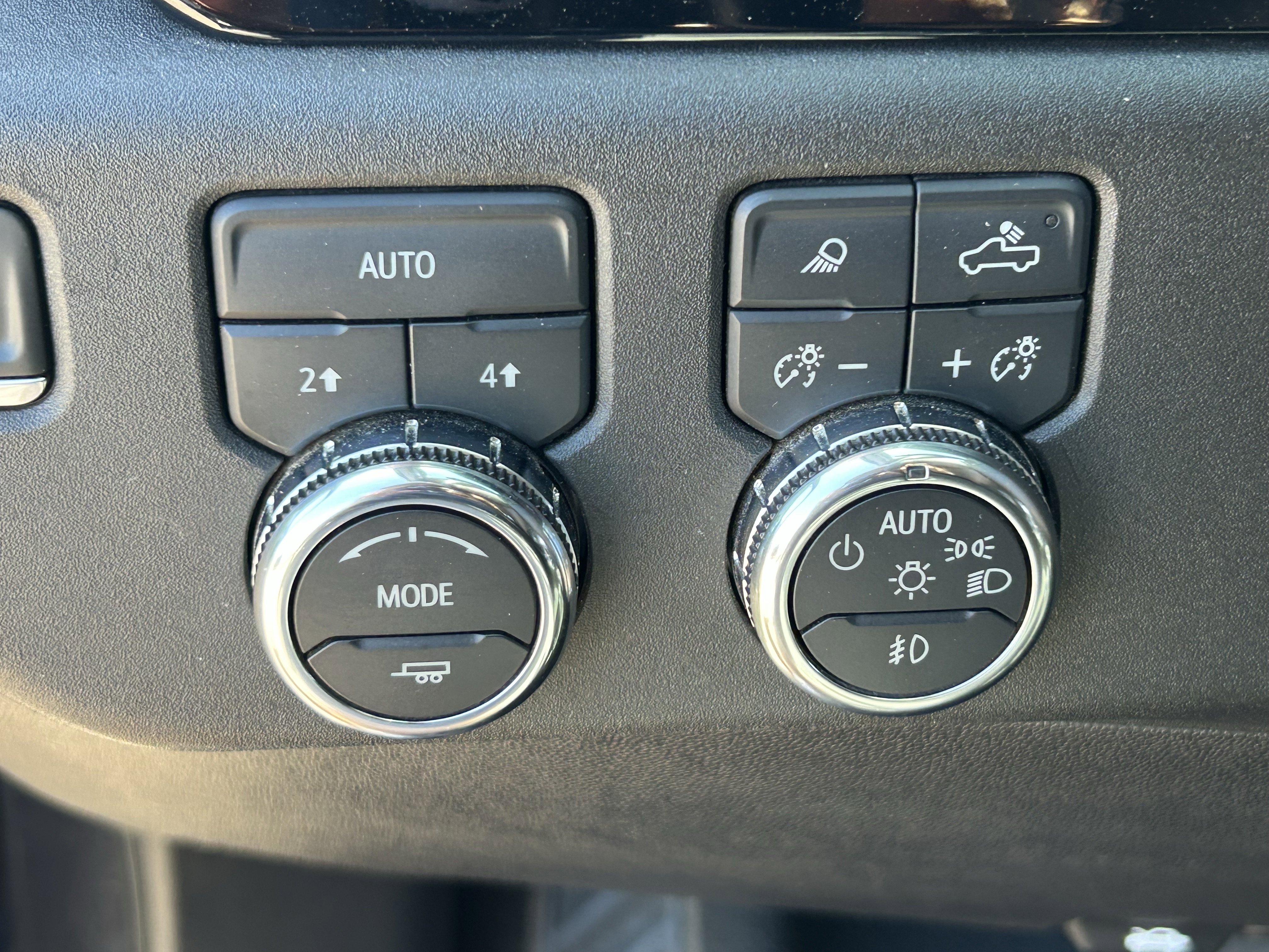 Used 2025 Titanium Rush Metallic GMC SLT image 15