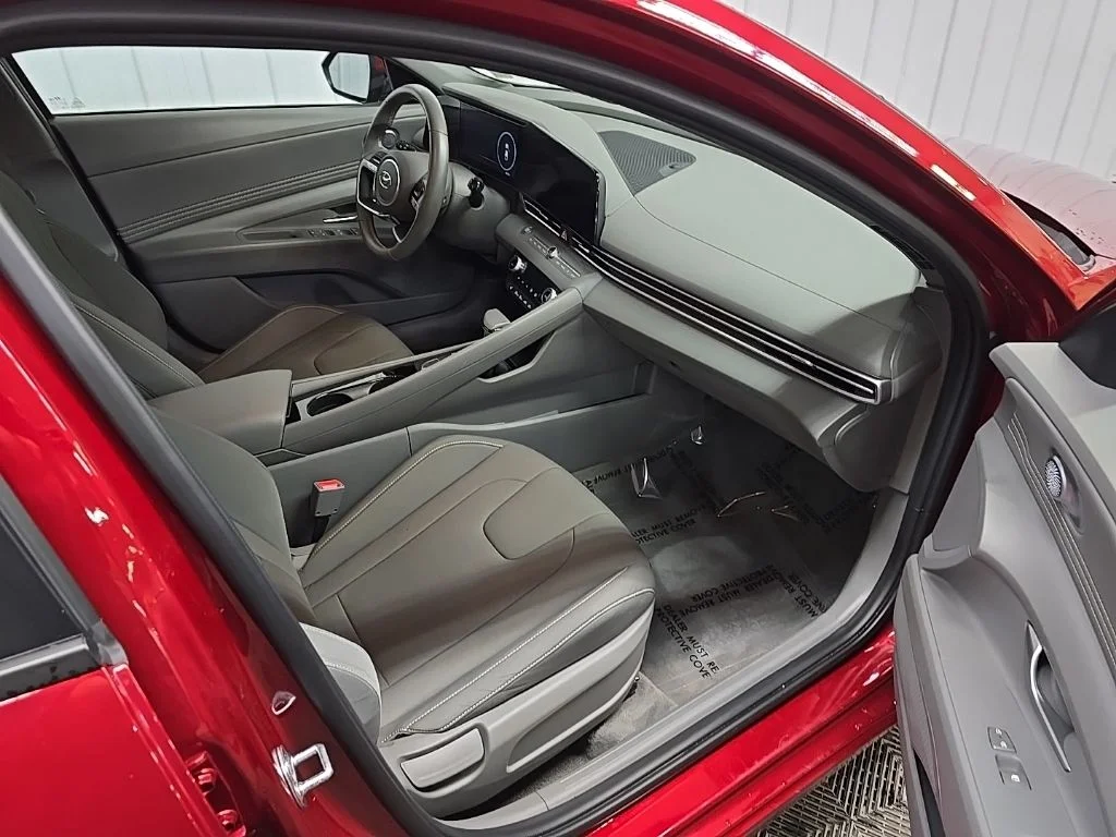 Used 2023 Red Hyundai SEL image 15