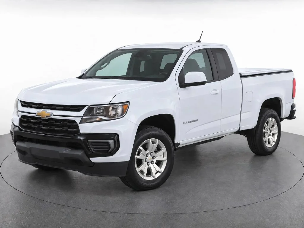 Used 2022 White Chevrolet LT image 2