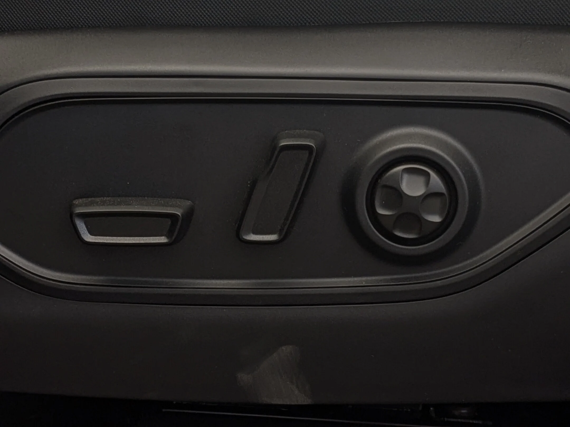 New 2026 Black Jeep 85th Anniversary - - Pkg 2C7 - CommandView Pano Sunroof - Adaptive Cruise - Heated 2nd Row & More! image 14