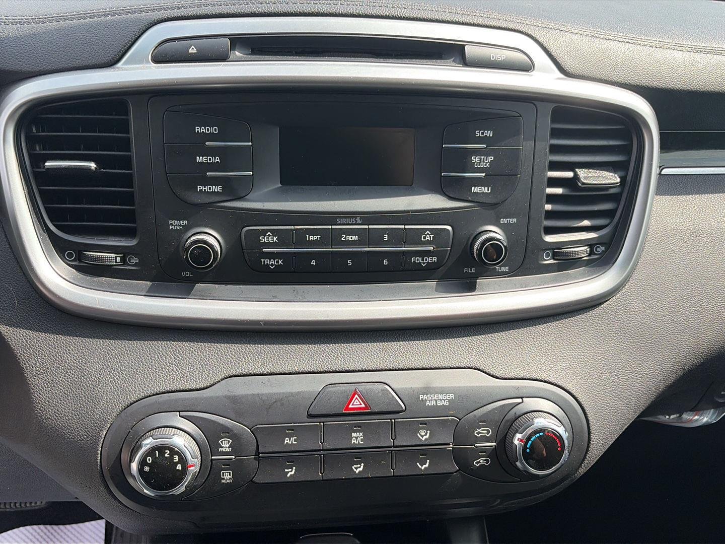 Used 2016  Kia L image 20
