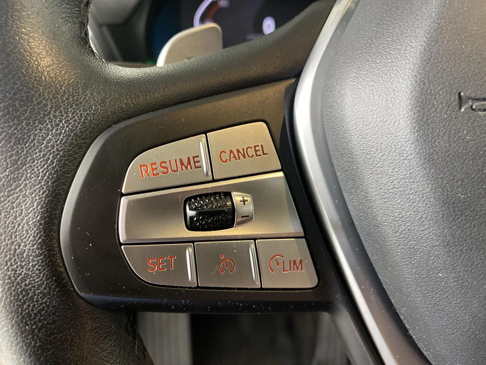 Used 2022 Mineral White Metallic BMW xDrive30i image 18
