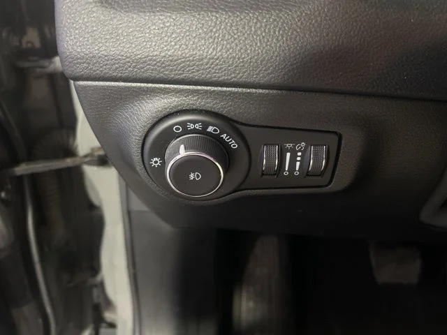 Used 2021 Sting-Gray Clearcoat Jeep Limited image 13