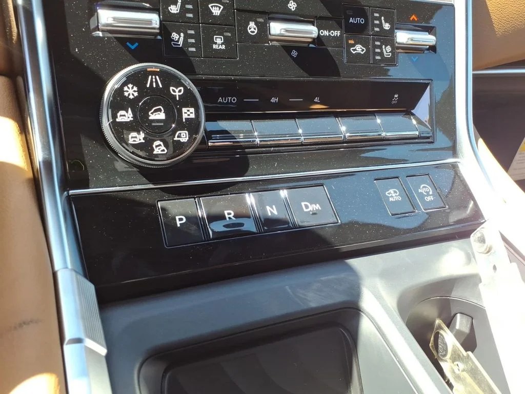 New 2026 Everest White TriCoat / Super Black Two-tone Nissan Platinum Reserve image 12