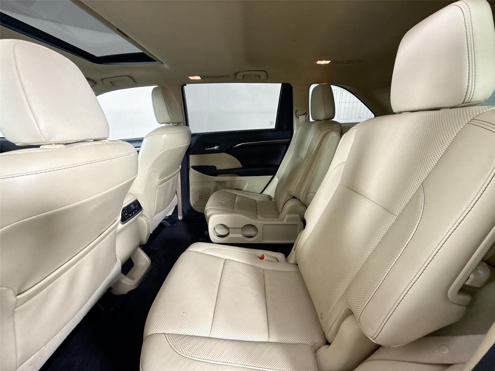 Used 2016 Blizzard Pearl Toyota Limited image 31