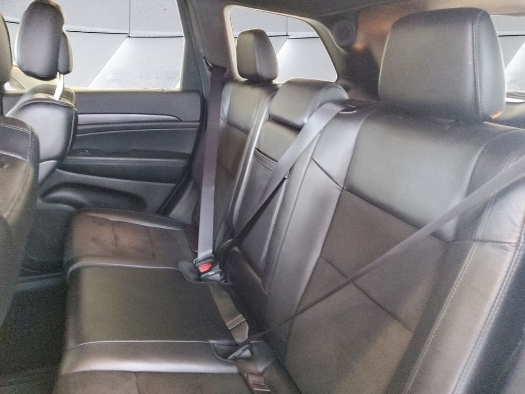 Used 2020 White Jeep Laredo image 18
