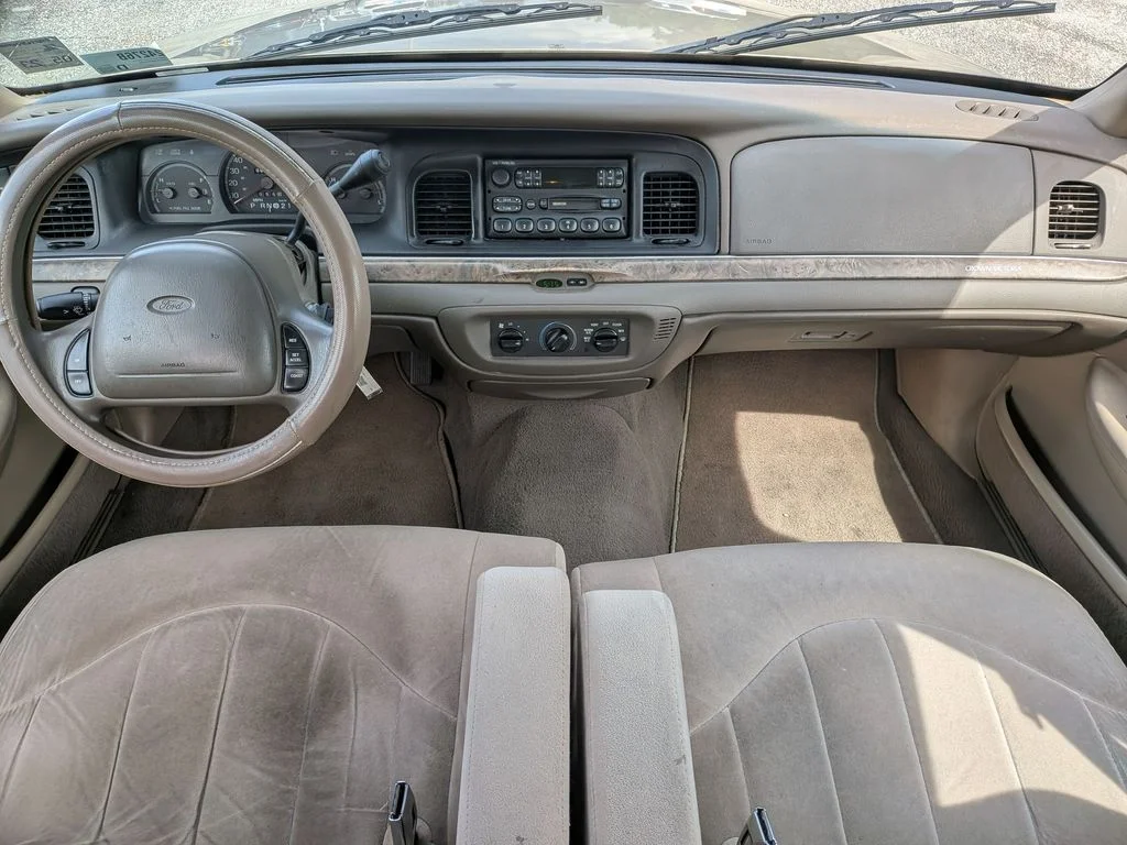 Used 1999  Ford Base image 19