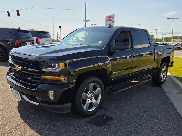 Used 2018 Black Chevrolet LT image 3