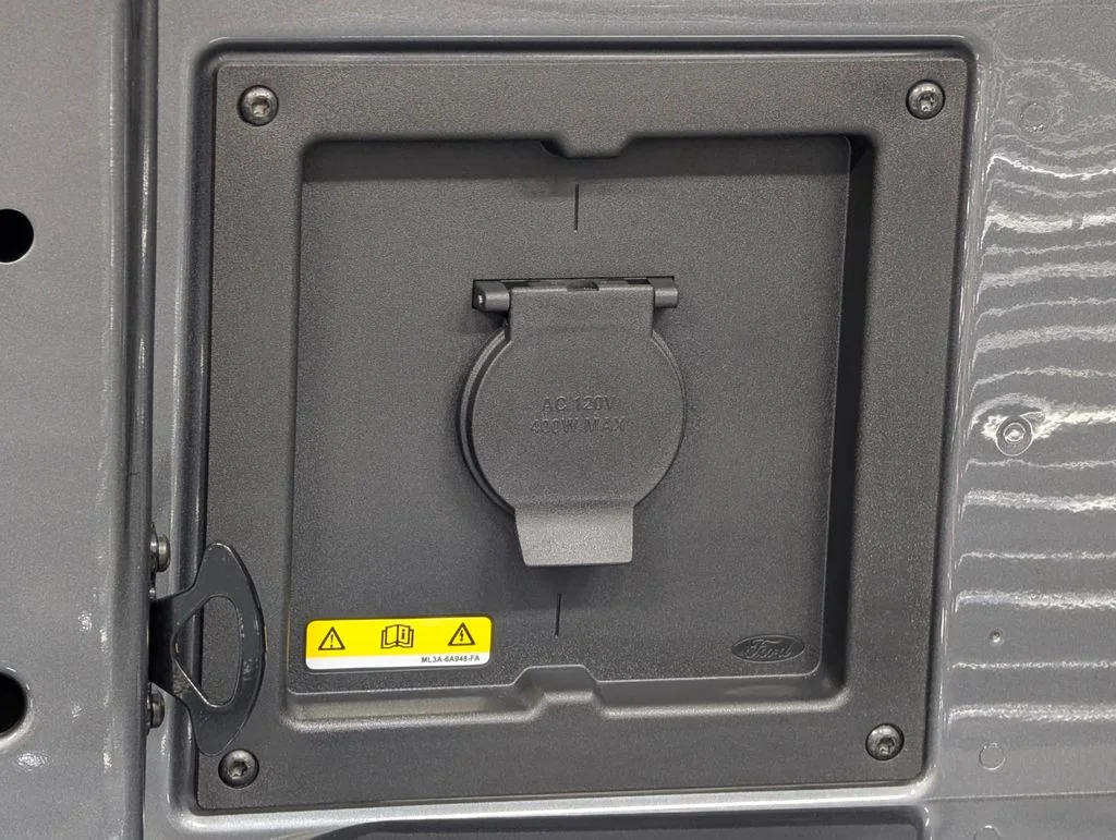 New 2026 Carbonized Gray Metallic Ford XLT image 25