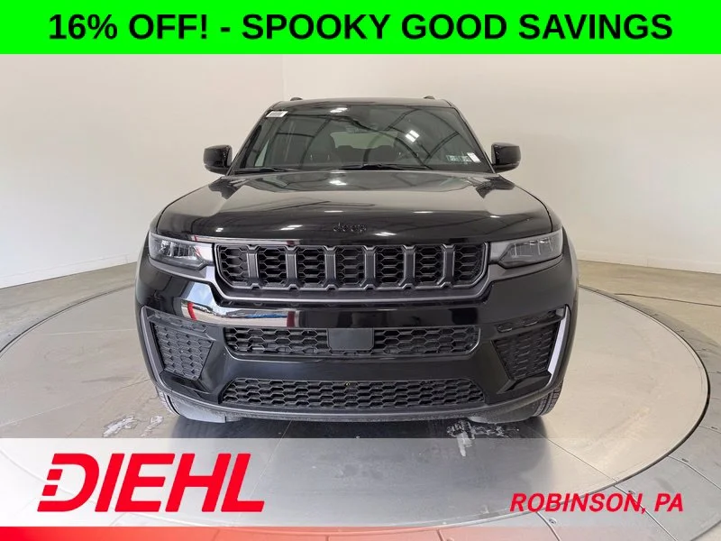 New 2026 Diamond Black Crystal Pearl-Coat Exterior Paint Jeep Altitude image 2