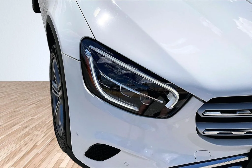 Used 2022 White Mercedes-Benz GLC 300 image 27