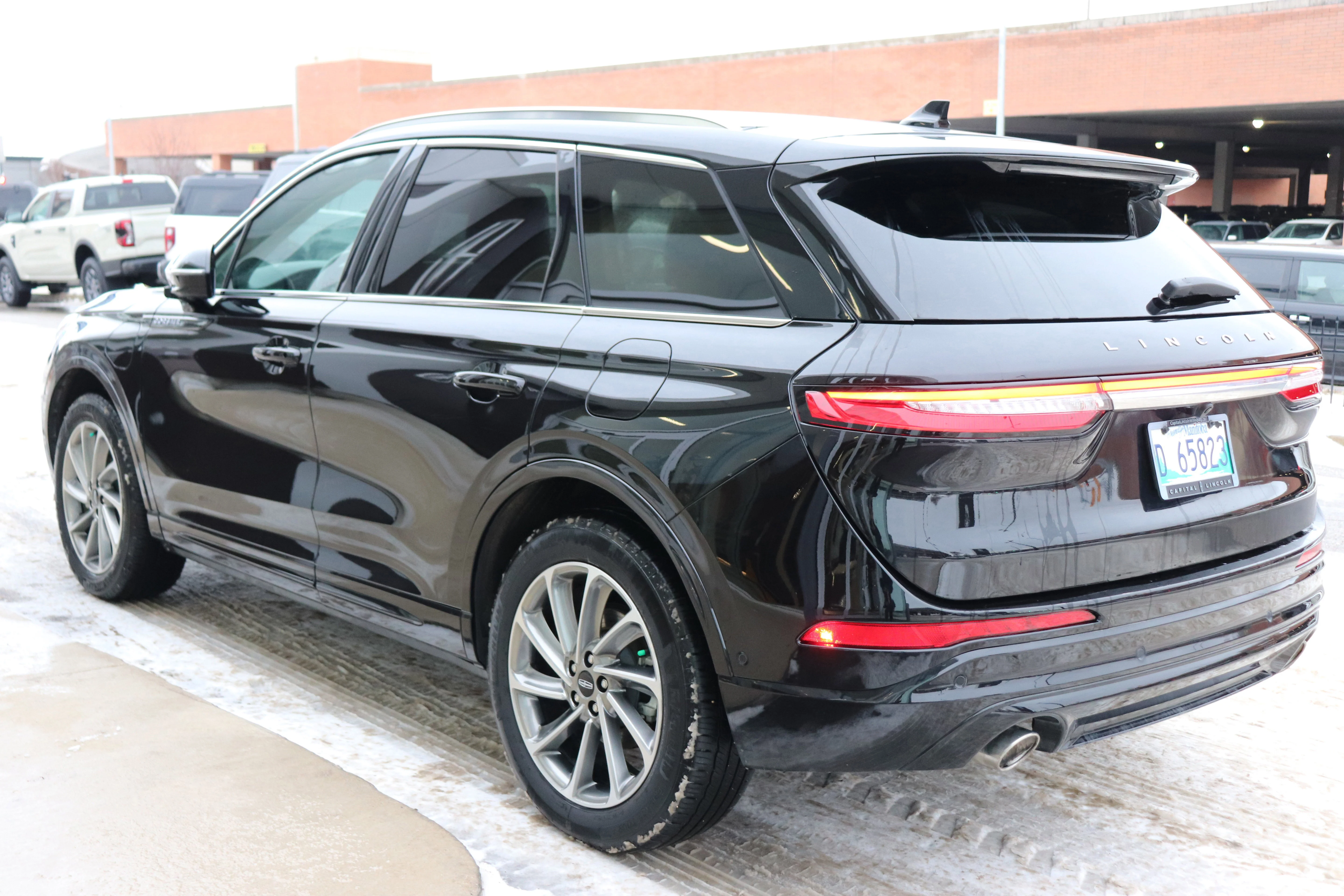 New 2024 INFINITE BLACK METALLIC Lincoln Grand Touring image 4
