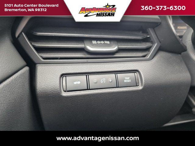 Used 2025 Glacier White Nissan S image 19