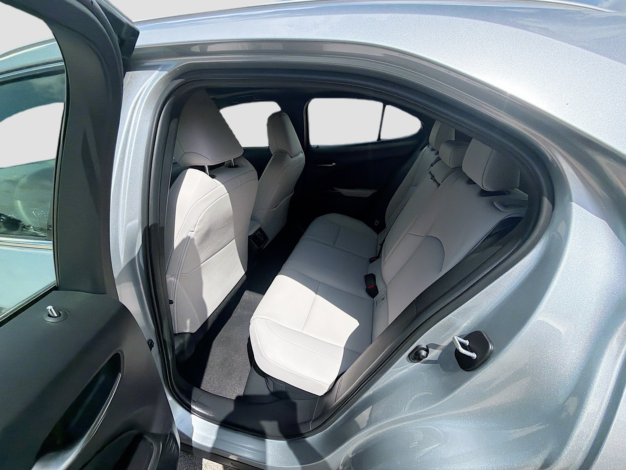 Used 2025 Iridium Lexus UX 300h image 21