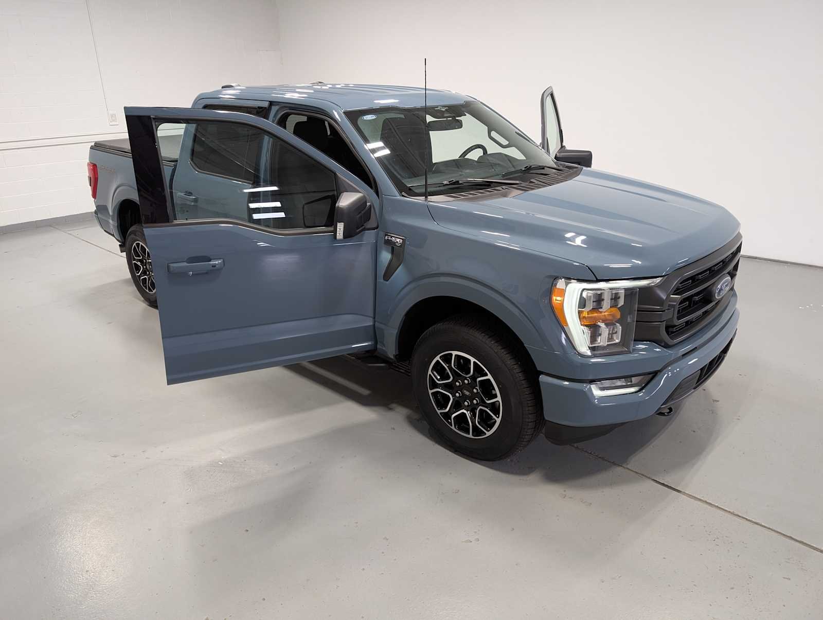 Used 2023 Area 51 Blue Ford XLT image 17