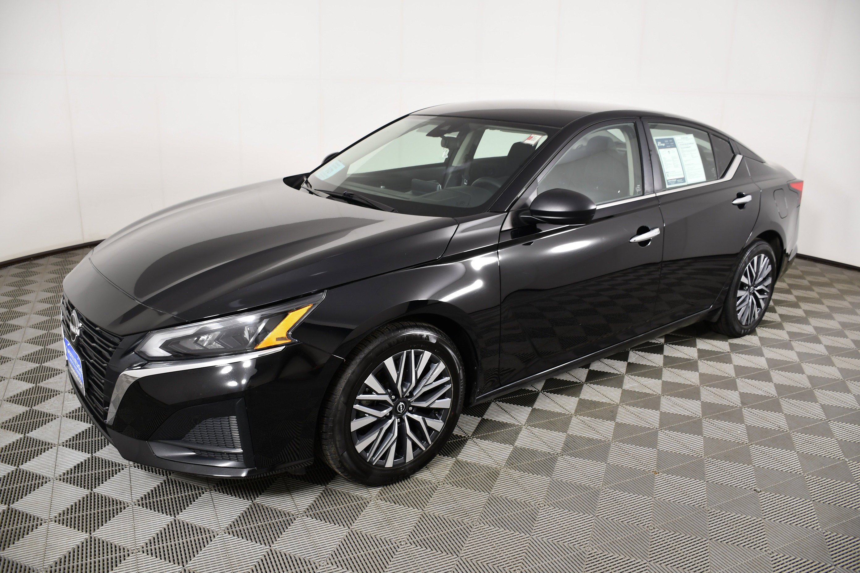 Used 2024 Super Black Nissan 2.5 SV image 10