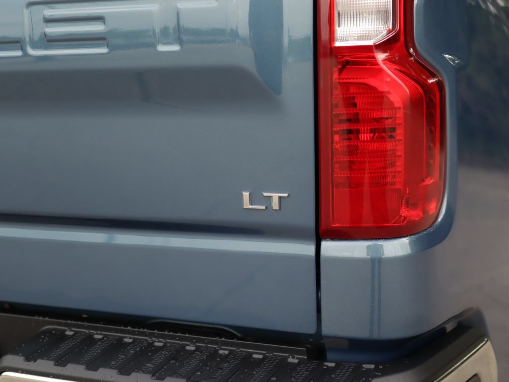 Used 2024 Lakeshore Blue Metallic Chevrolet LT (2FL) image 33