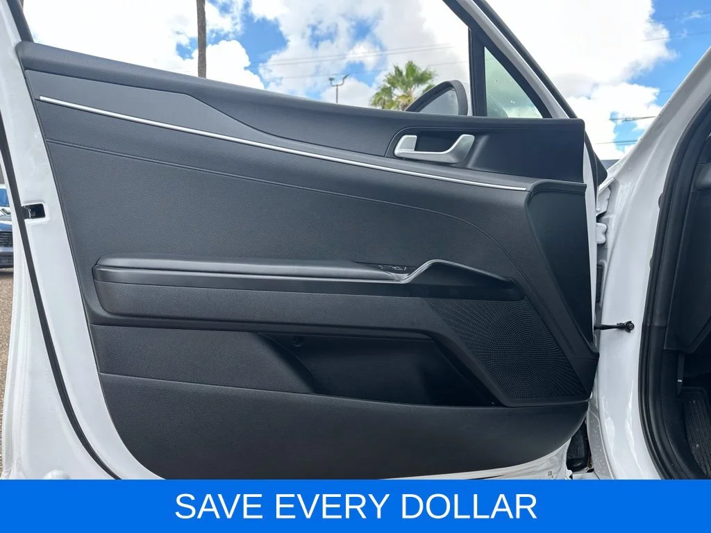 Used 2023 White Kia LXS image 6