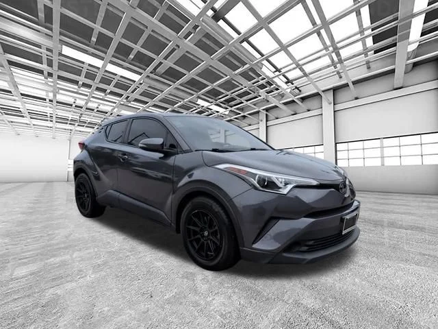 2019 Toyota C-HR LE's photo