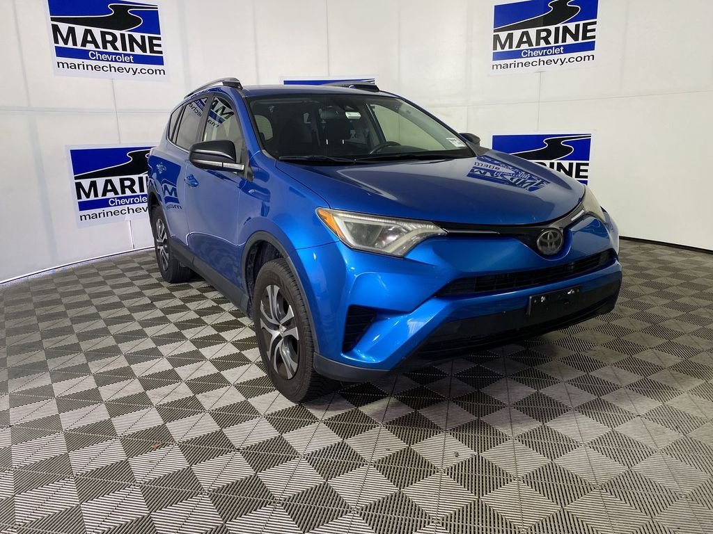2017 Toyota RAV4 LE's photo