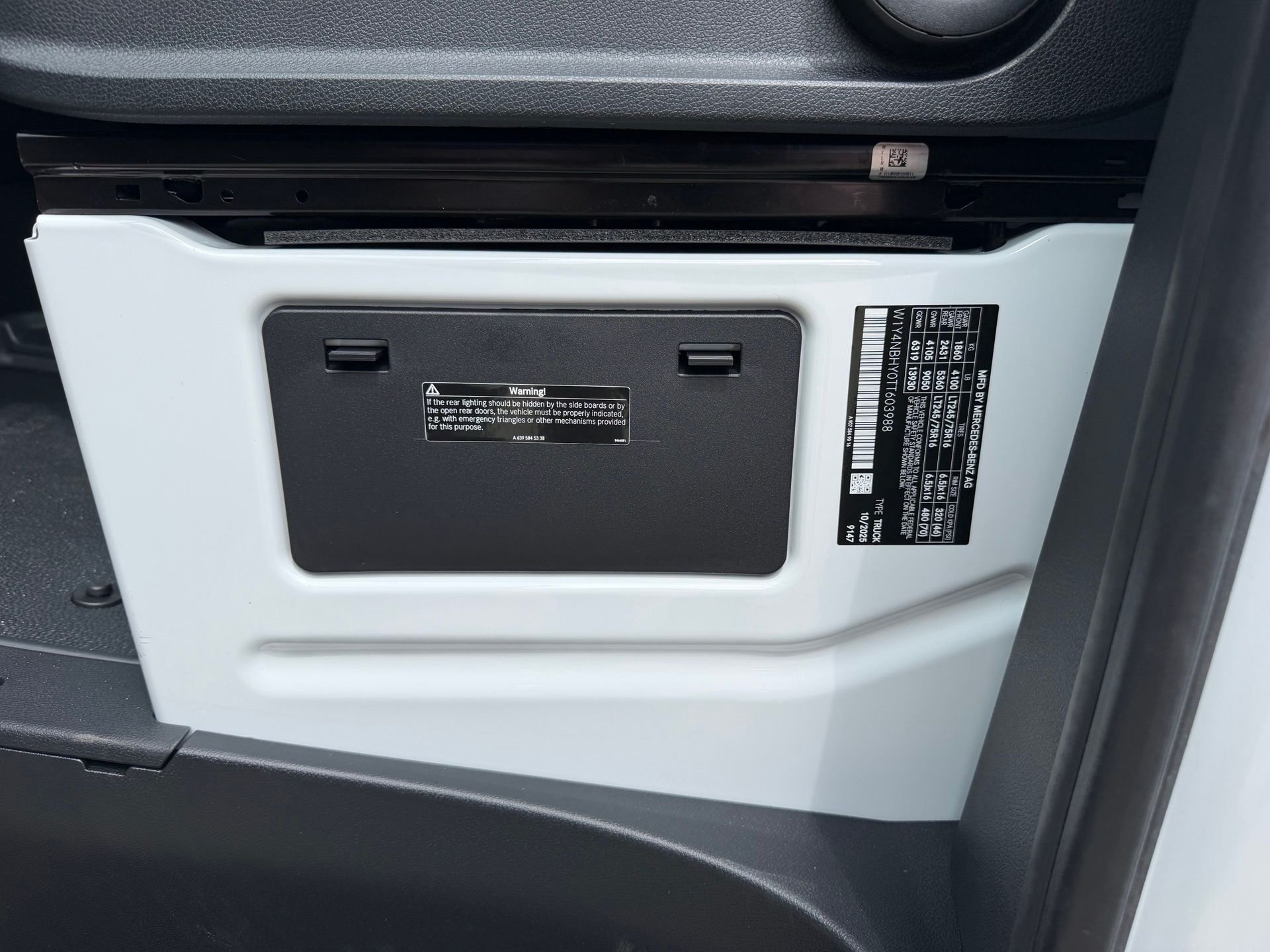 New 2026 Arctic White Mercedes-Benz Cargo 144 WB image 32