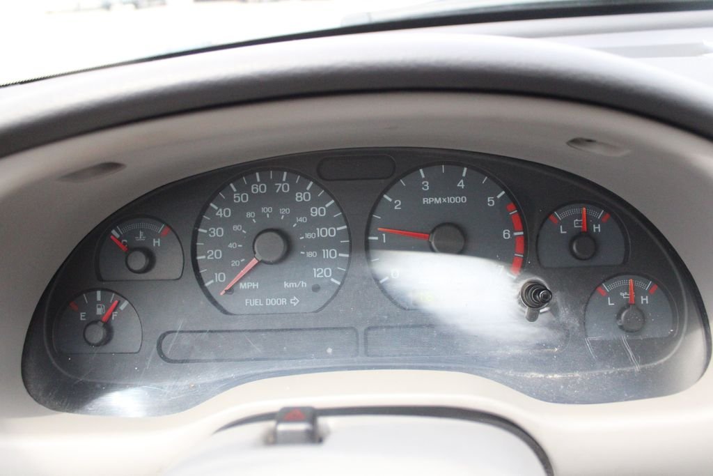 Used 2003 Silver Ford V6 image 6