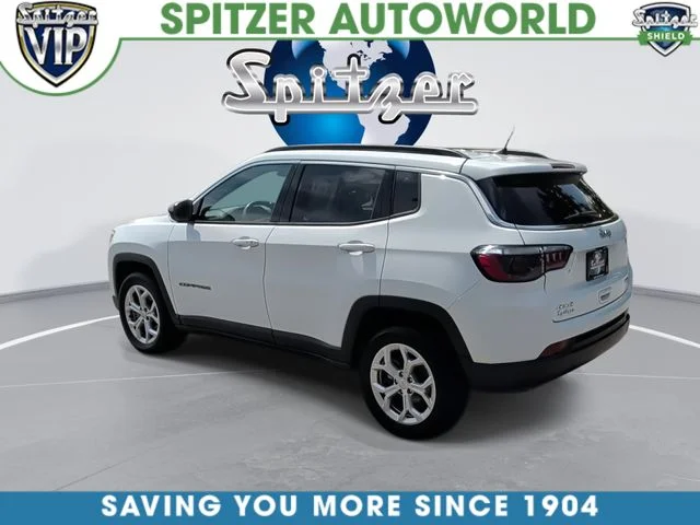 Used 2024 White/off-white Jeep Latitude image 7