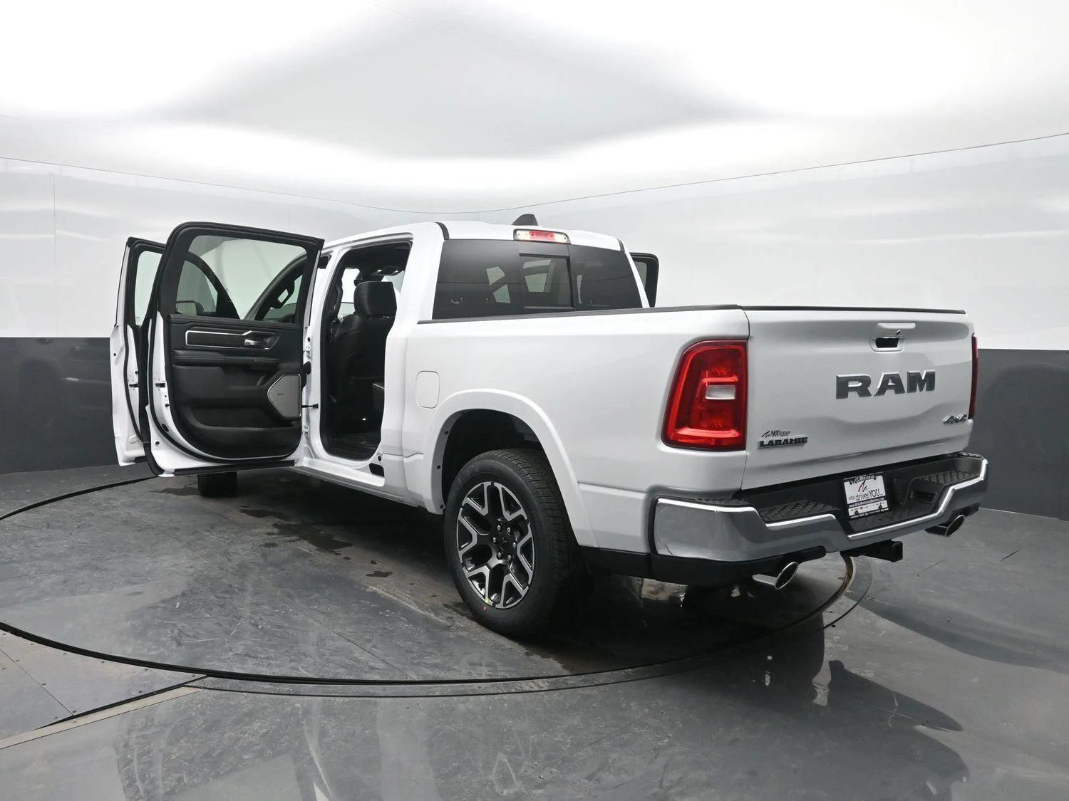 New 2026 Ivory White Tri-Coat Pearl-Coat Exterior Paint RAM Laramie image 51