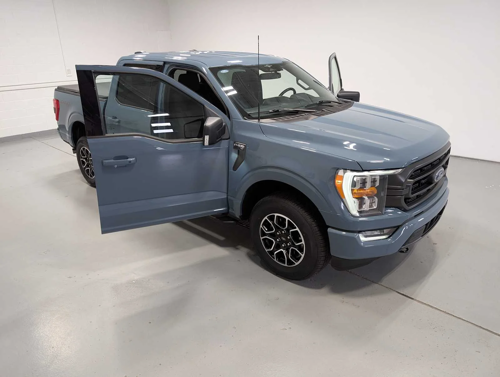 Used 2023 Area 51 Blue Ford XLT image 17