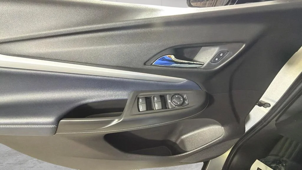 Used 2023 Silver Flare Metallic Chevrolet Premier image 25