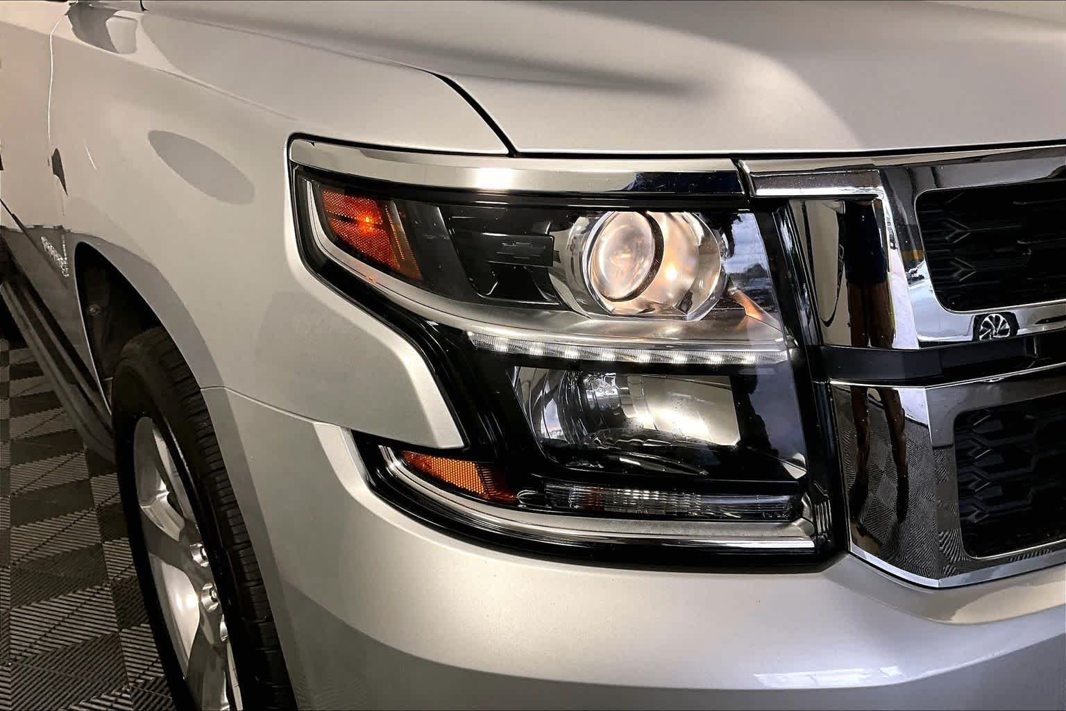 Used 2017 SILVER ICE METALLIC Chevrolet LT image 27