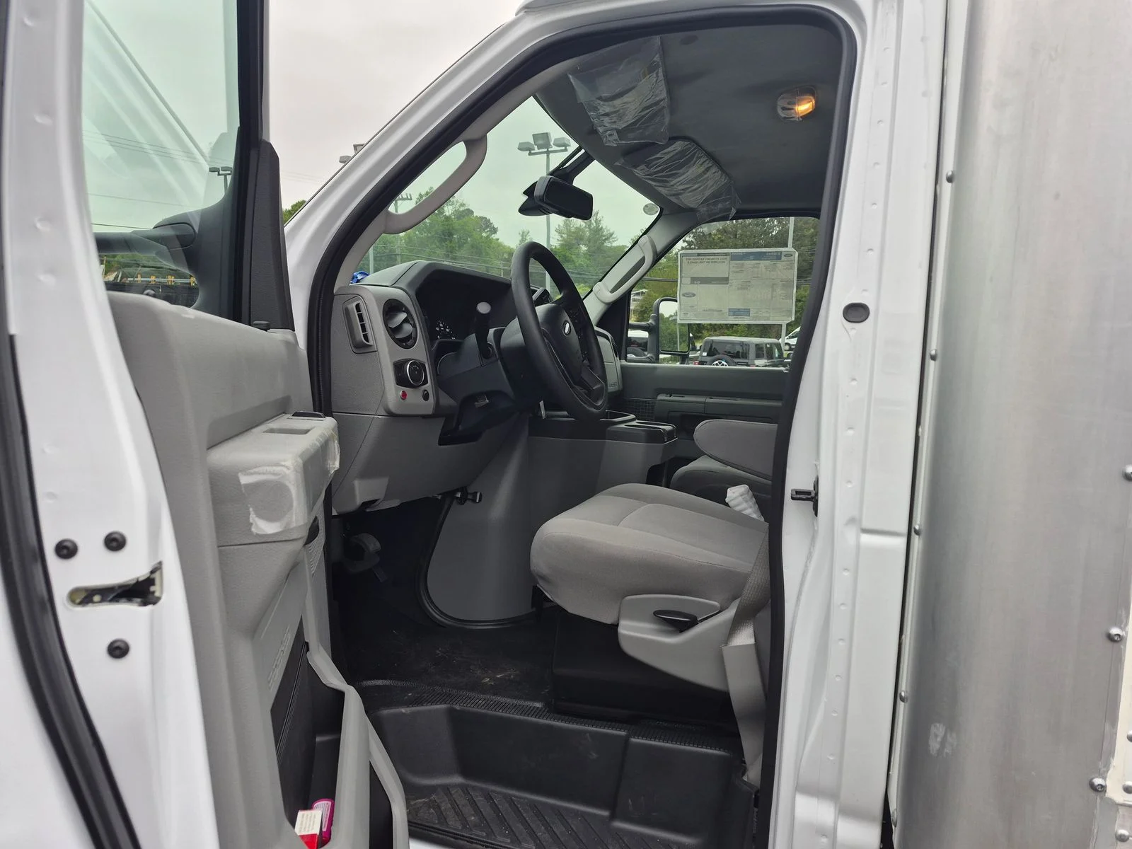 New 2027 Oxford White Ford BOX TRUCK image 11
