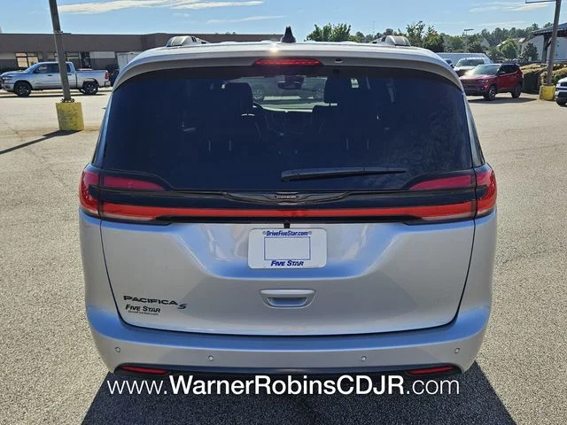 2026 Chrysler Pacifica Select - Photo 11