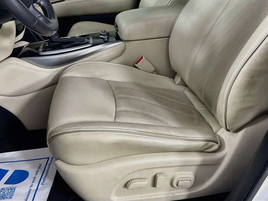 Used 2019 Majestic White INFINITI LUXE image 25
