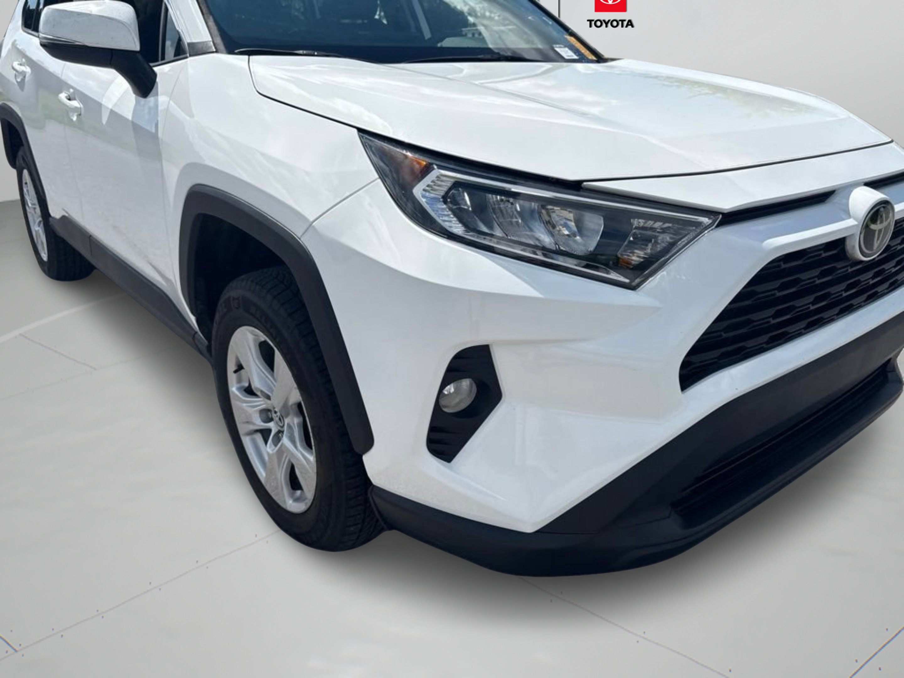 Used 2020 Super White Toyota XLE image 28