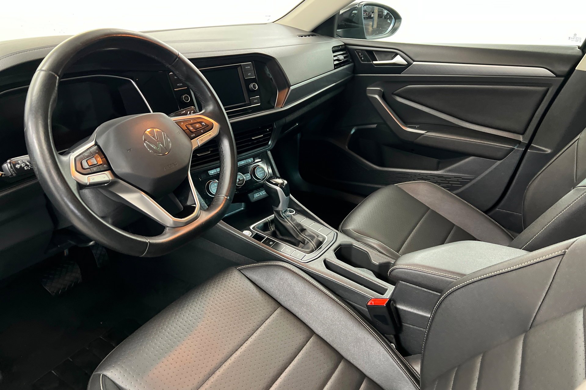 2024 Volkswagen Jetta SE - Photo 16