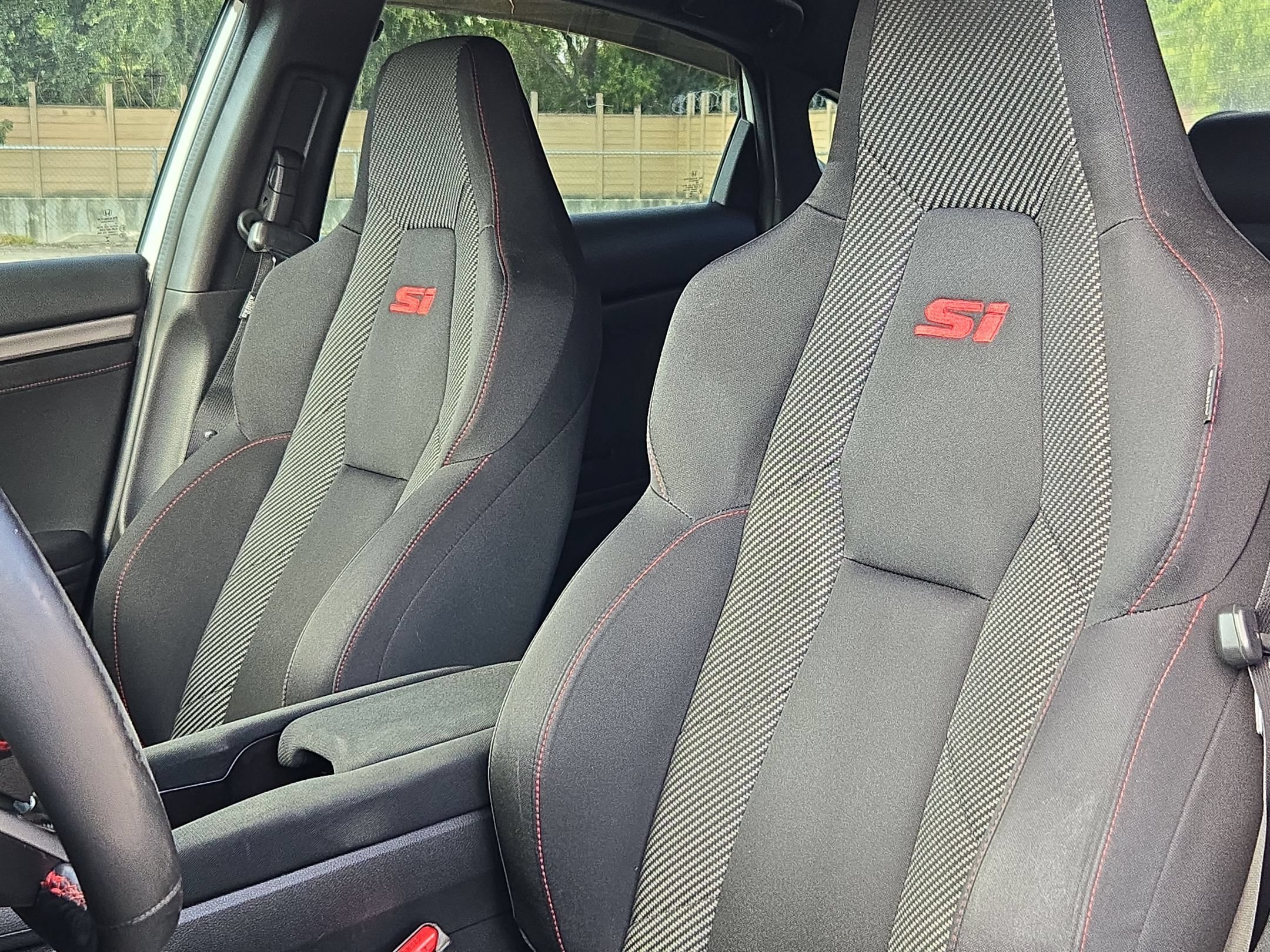 Used 2018 White Honda  image 13