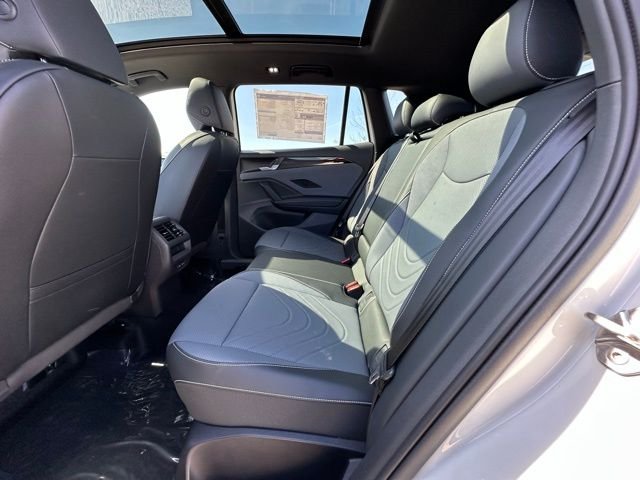 New 2026 Opal White W/Deep Black Roof Volkswagen 2.0T SE R-Line Black image 29