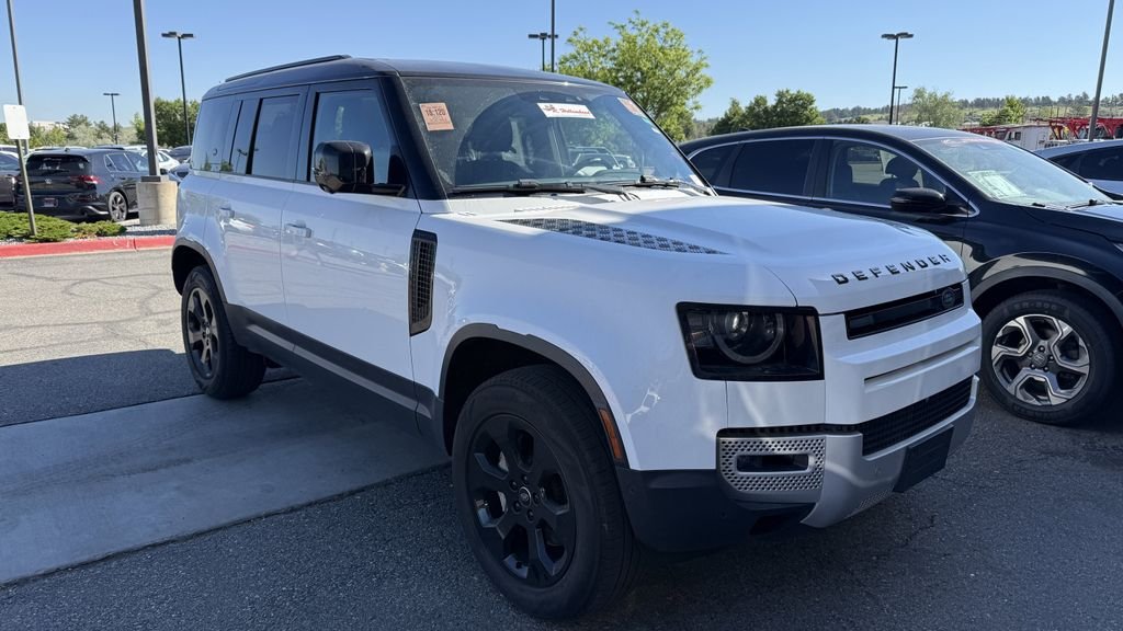2023 Land Rover Defender SE's photo