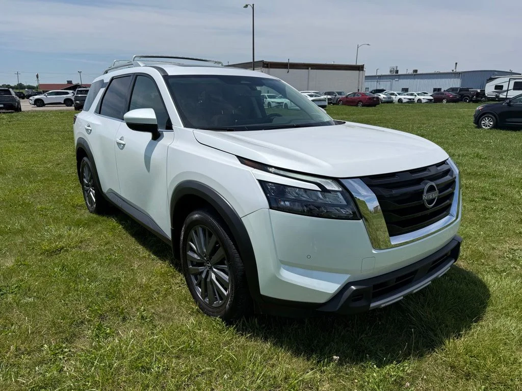 Certified Used 2025 White Pearl Nissan SL image 3