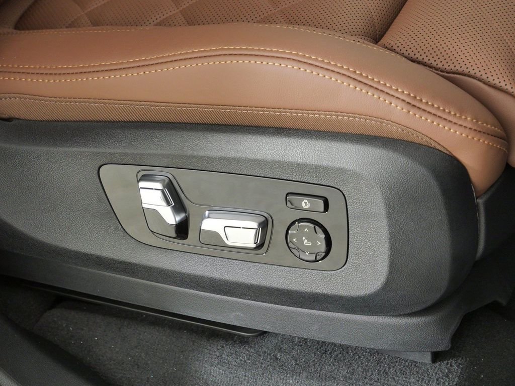 New 2026 Carbon Black Metallic BMW xDrive50e image 22