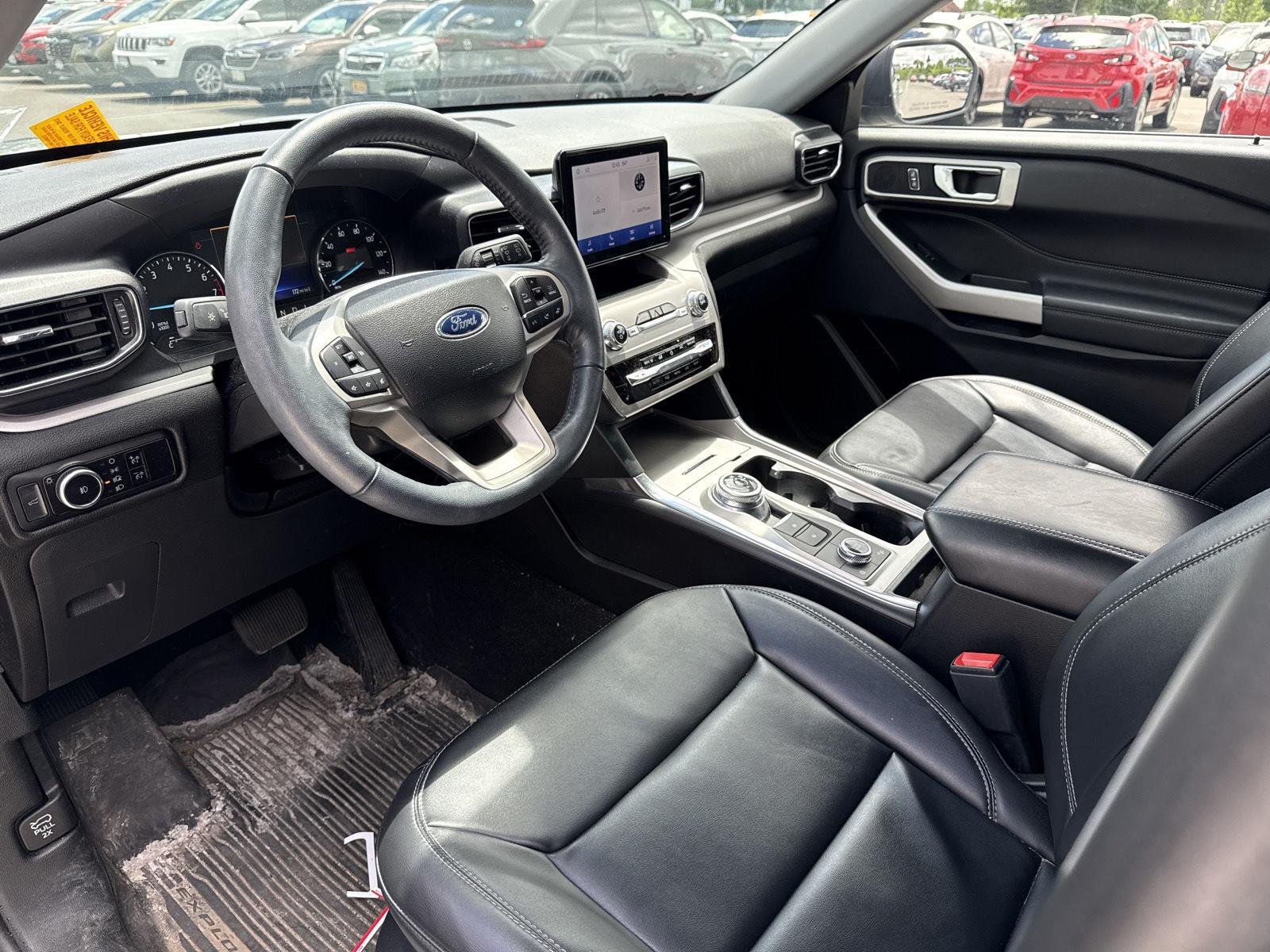Used 2023 Iconic Silver Ford XLT image 6